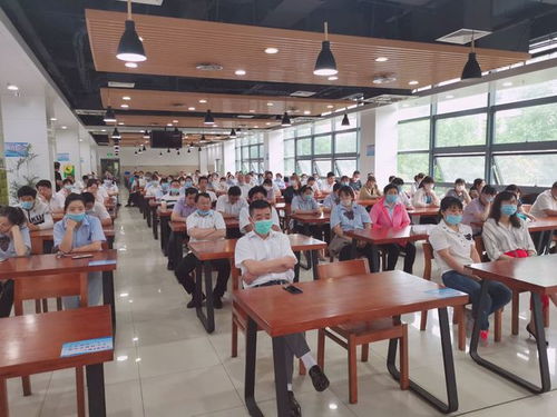 中心組織員工開展食品安全知識(shí)培訓(xùn)